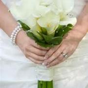 Calla Lily Hand-tie